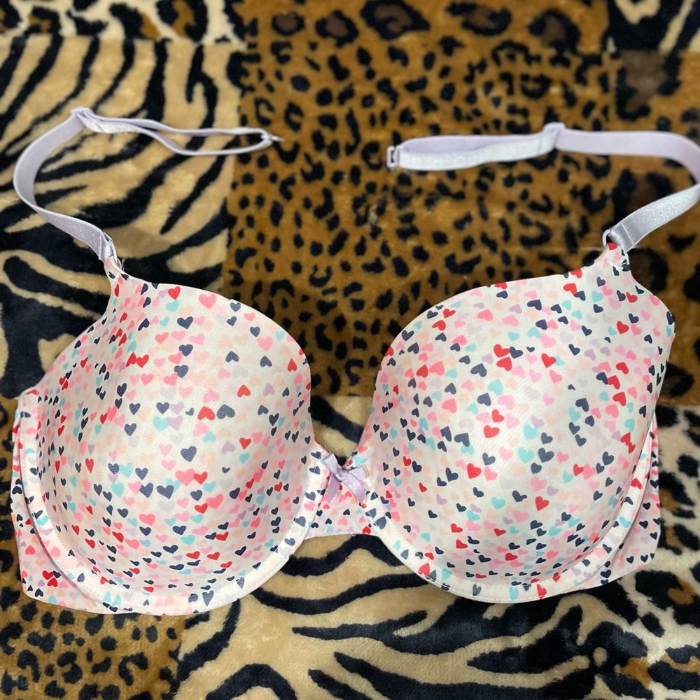 Victoria’s Secret Demi bra 36 DD heart pattern straps are adjustable